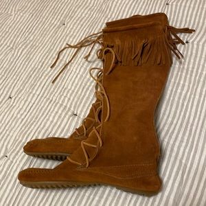 Minnetonka size 8 brown